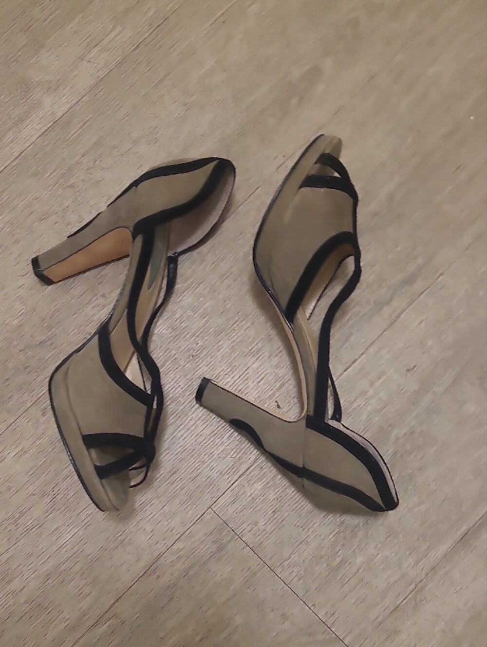 Bloch Beige Flats with Black Trim T-Strap Detail - Picture 4 of 6